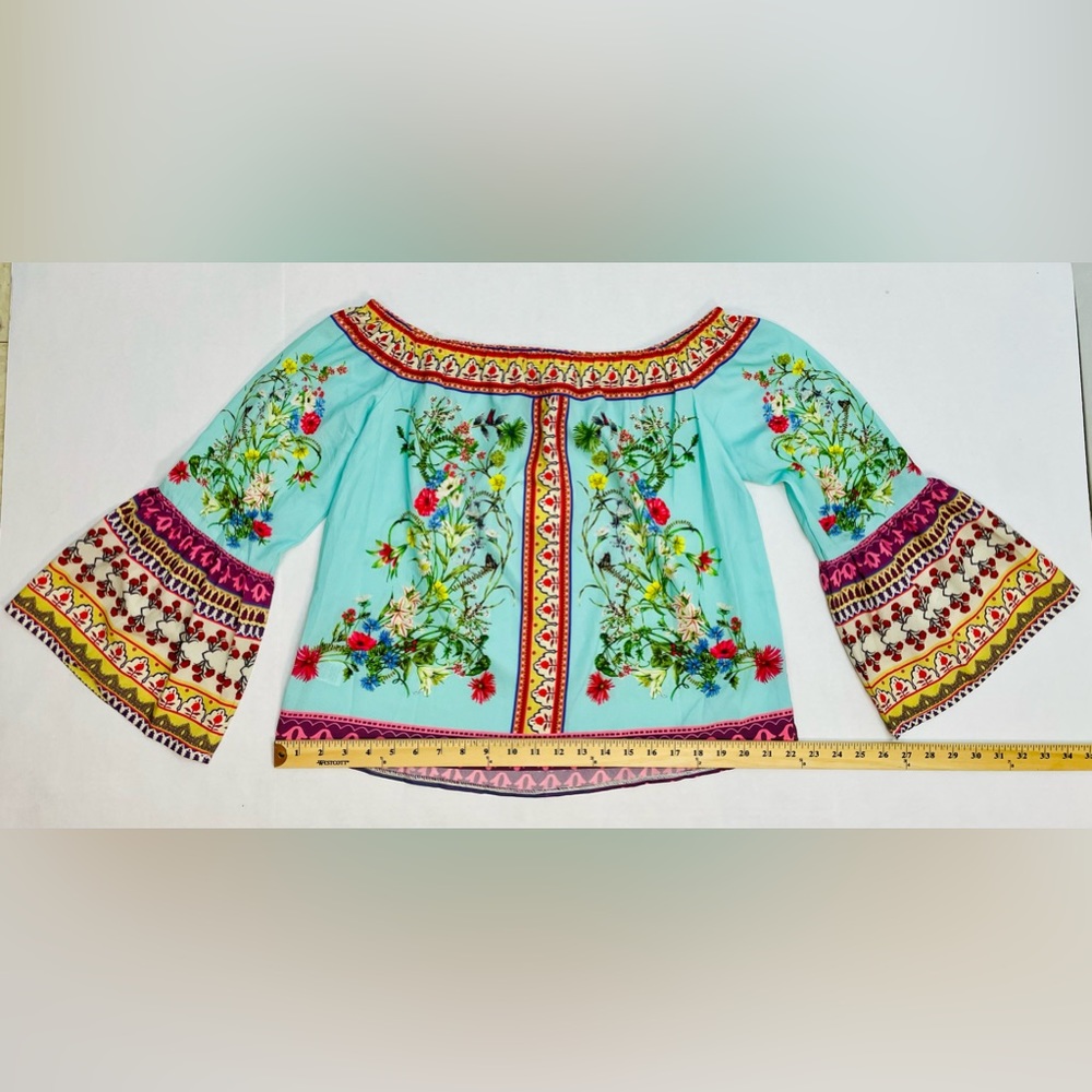 Women’s size small. Umgee brand boho off the shoulder top with bell sleeves! NWT - Picture 4 of 6